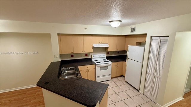 5 of 49 - 4021 San Marino Blvd 102, West Palm Beach, FL