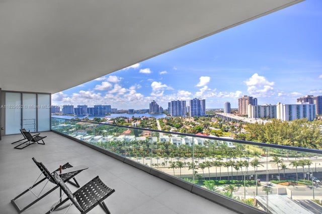 3 of 14 - 18975 Collins Ave 1002, Sunny Isles Beach, FL