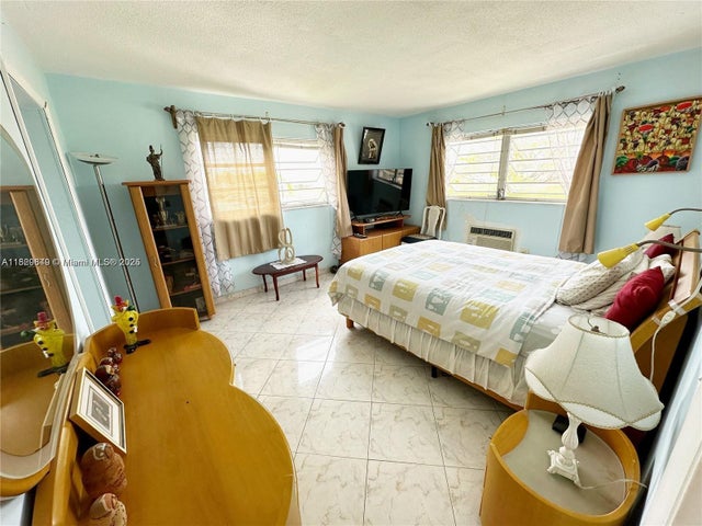 4 of 15 - 17001 Ne 13th Ave 202, Miami, FL