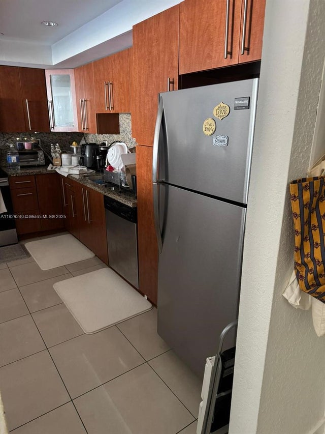4 of 52 - 19380 Collins Ave 808, Sunny Isles Beach, FL