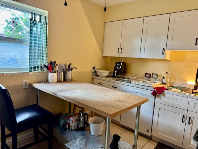 4 of 6 - 1484 Sw 47th Ter, Fort Lauderdale, FL