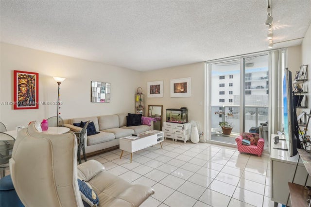 5 of 32 - 2401 Collins Ave 1612, Miami Beach, FL