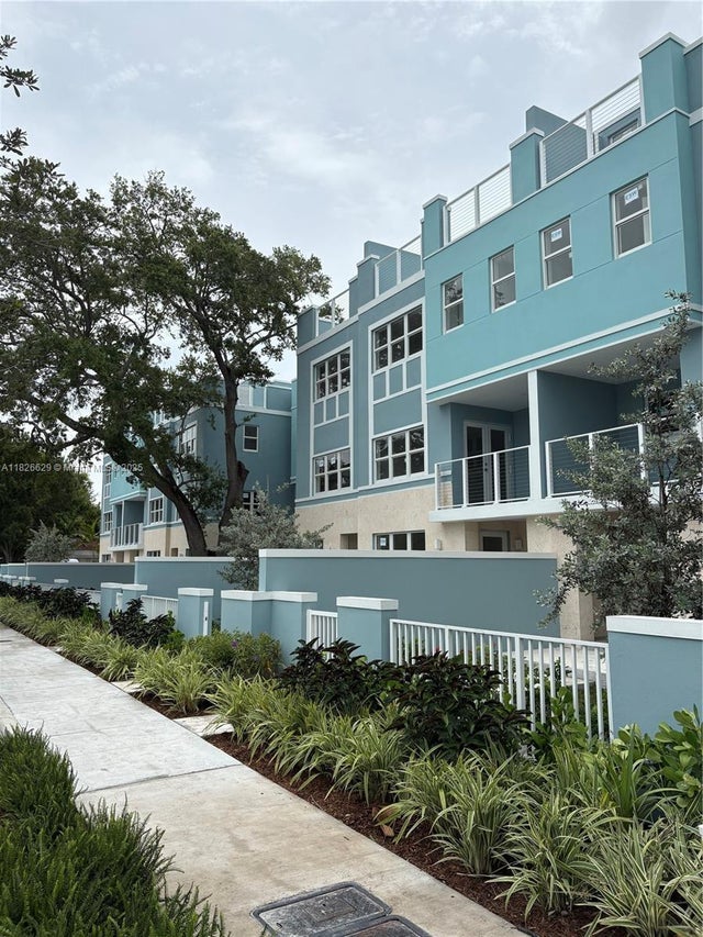 2 of 28 - 854 Se 12 Ct 8, Fort Lauderdale, FL