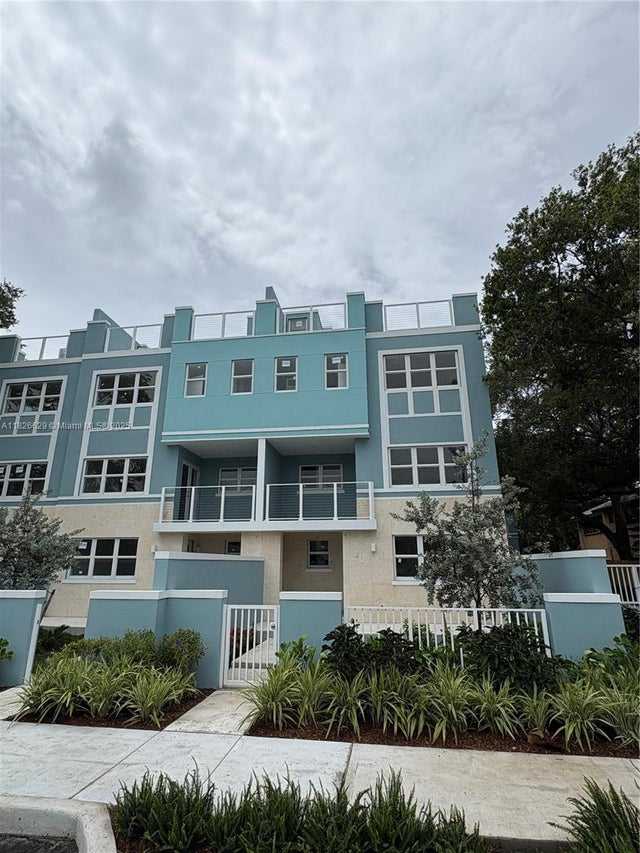 3 of 28 - 854 Se 12 Ct 8, Fort Lauderdale, FL