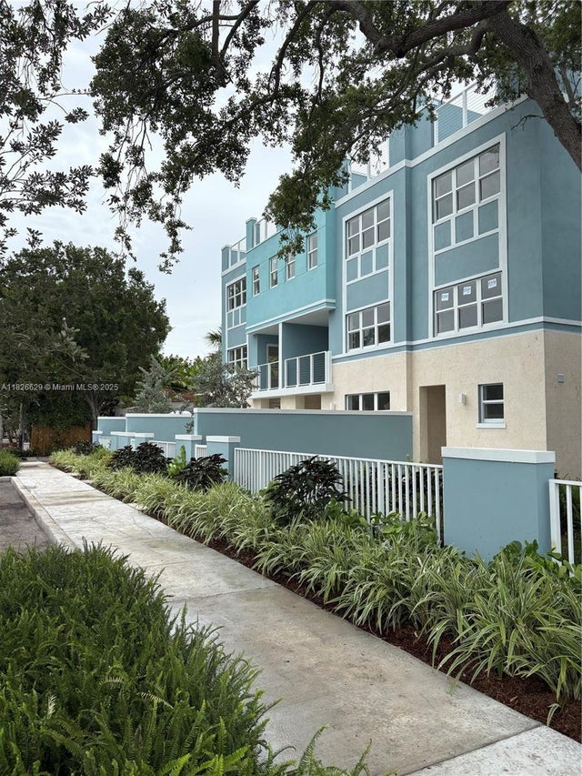 5 of 28 - 854 Se 12 Ct 8, Fort Lauderdale, FL