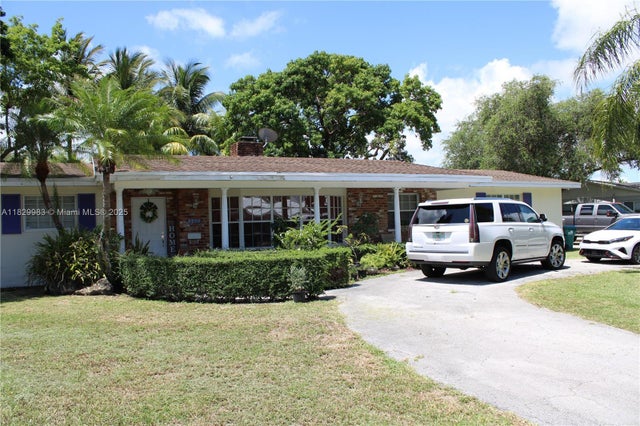 1 of 17 - 8200 Sw 164th St, Palmetto Bay, FL