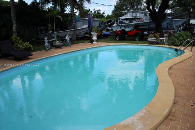 2 of 17 - 8200 Sw 164th St, Palmetto Bay, FL