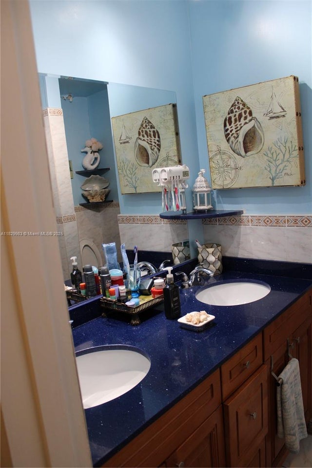 4 of 17 - 8200 Sw 164th St, Palmetto Bay, FL