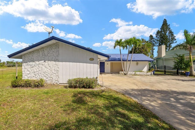 1 of 40 - 746 Overiver Drive, Fort Myers, FL
