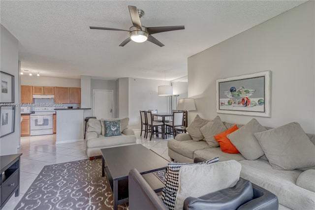 5 of 22 - 19655 E Country Club Dr 6108, Aventura, FL