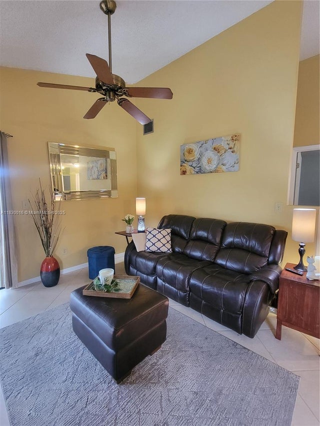 3 of 43 - 810 Sw 113th Ter, Pembroke Pines, FL