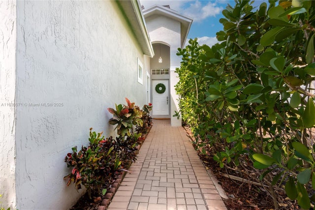 2 of 60 - 4123 Sapphire Bnd, Weston, FL
