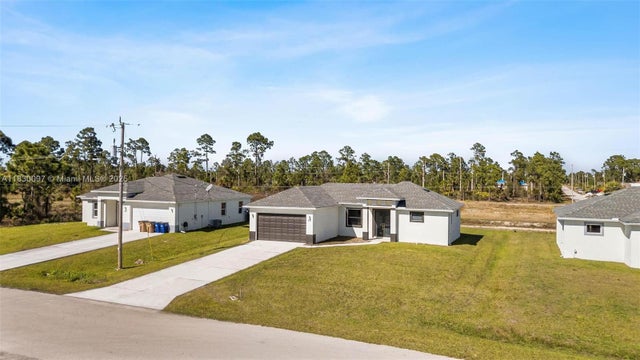 4 of 32 - 933 Gleason St, Lehigh Acres, FL