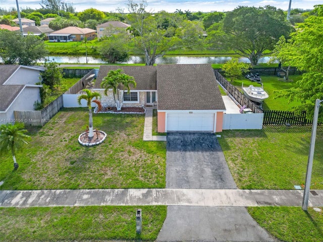 1 of 40 - 1747 N Goldeneye Ln, Homestead, FL