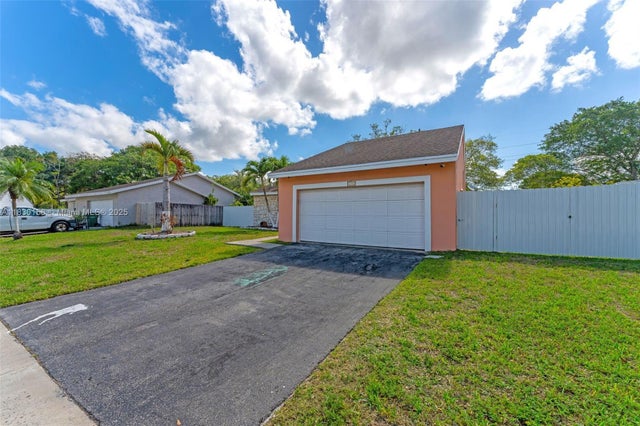 2 of 40 - 1747 N Goldeneye Ln, Homestead, FL