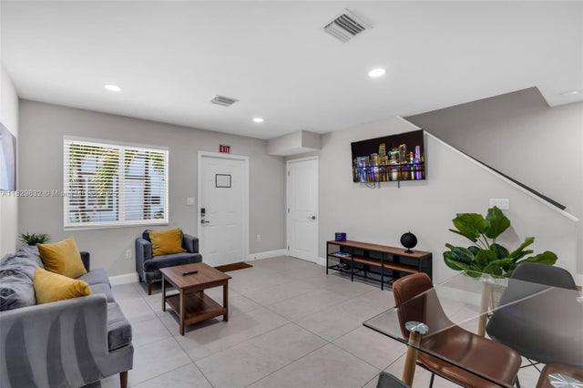 4 of 39 - 507 Nw 8th Ave #2, Fort Lauderdale, FL