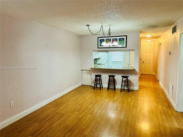 4 of 15 - 251 Galen Dr 112e, Key Biscayne, FL