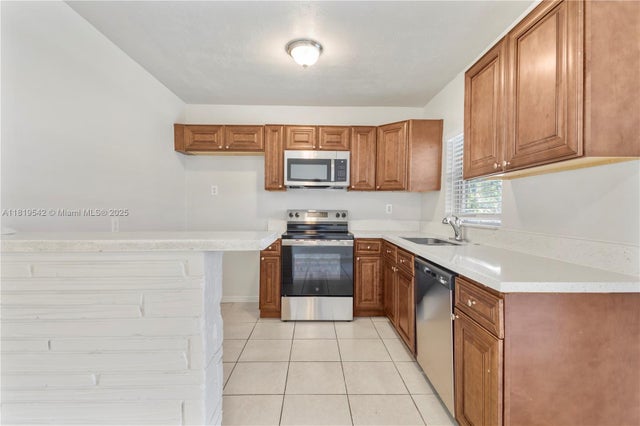2 of 14 - 7816 Juniper St, Miramar, FL