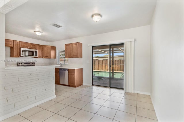 4 of 14 - 7816 Juniper St, Miramar, FL