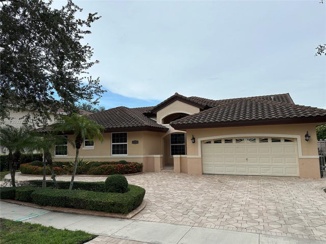 3 of 9 - 16021 Nw 83rd Ave, Miami Lakes, FL