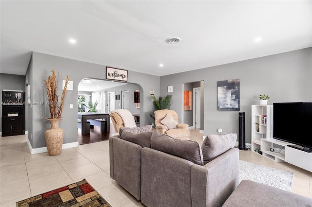 4 of 26 - 271 Se 4th St, Pompano Beach, FL