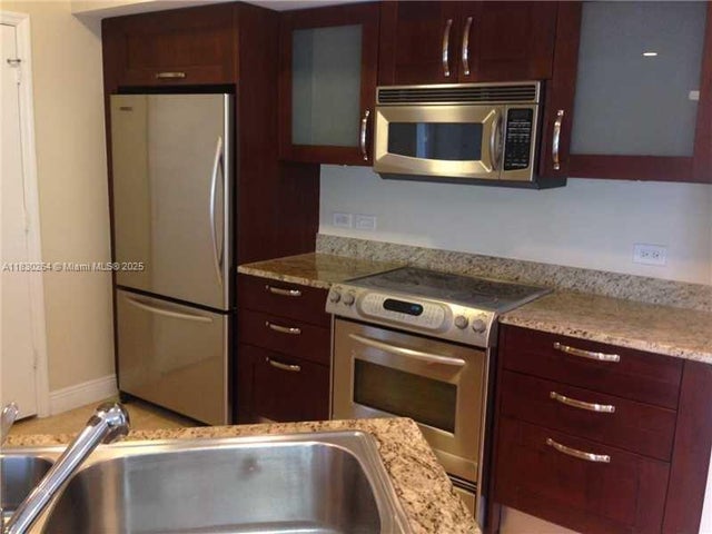 2 of 8 - 19900 E Country Club Dr 806, Aventura, FL