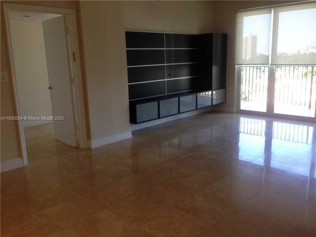 4 of 8 - 19900 E Country Club Dr 806, Aventura, FL