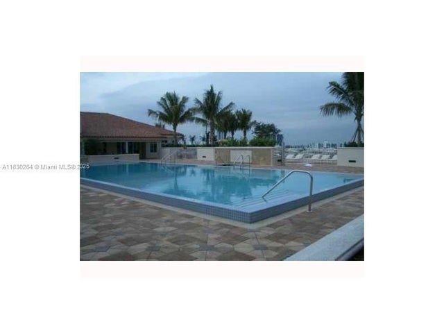 5 of 8 - 19900 E Country Club Dr 806, Aventura, FL