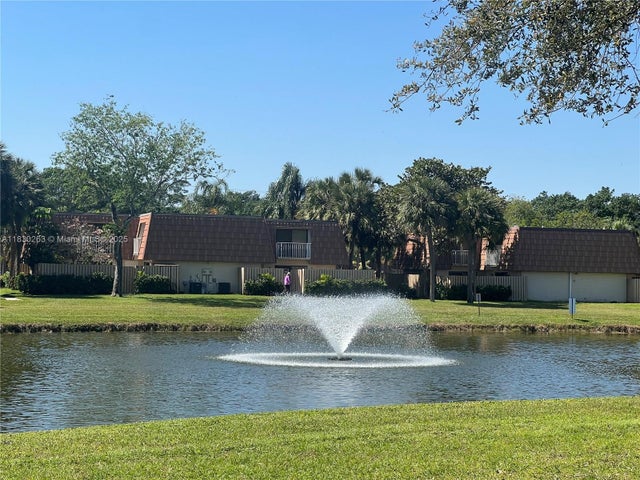 2 of 33 - 719 Mill Valley Pl, West Palm Beach, FL