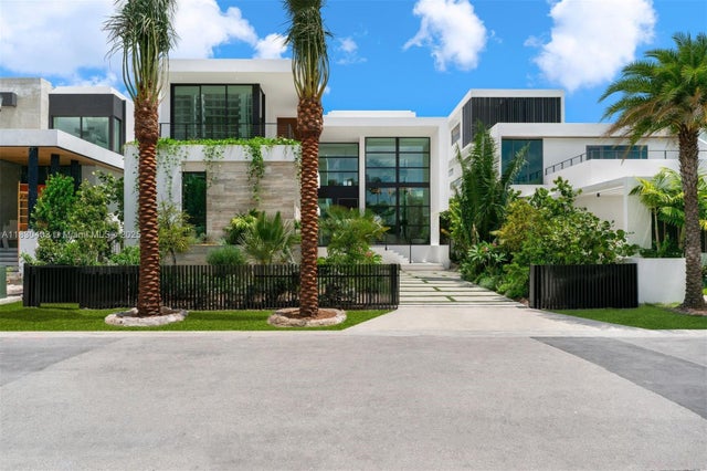 1 of 25 - 1045 N Venetian Dr, Miami, FL