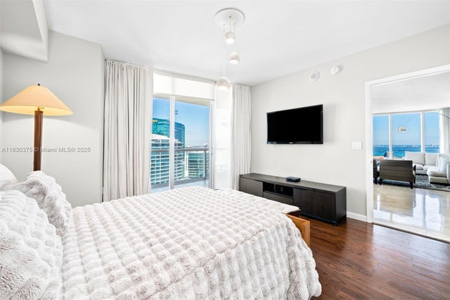 3 of 17 - 465 Brickell Ave 5302, Miami, FL