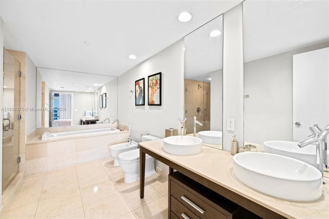 4 of 17 - 465 Brickell Ave 5302, Miami, FL