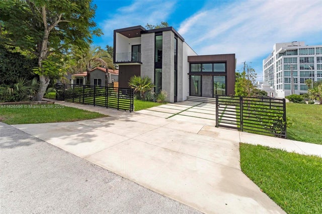 4 of 70 - 630 Ne 82nd Ter, Miami, FL