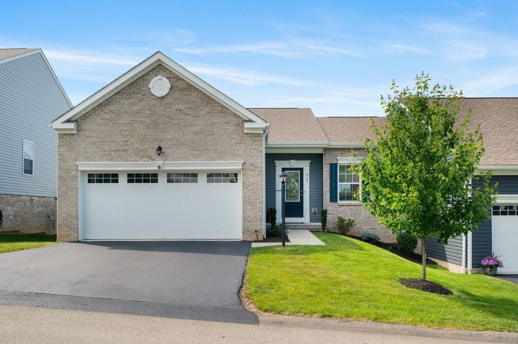 212 Olivia Drive, Plum Boro