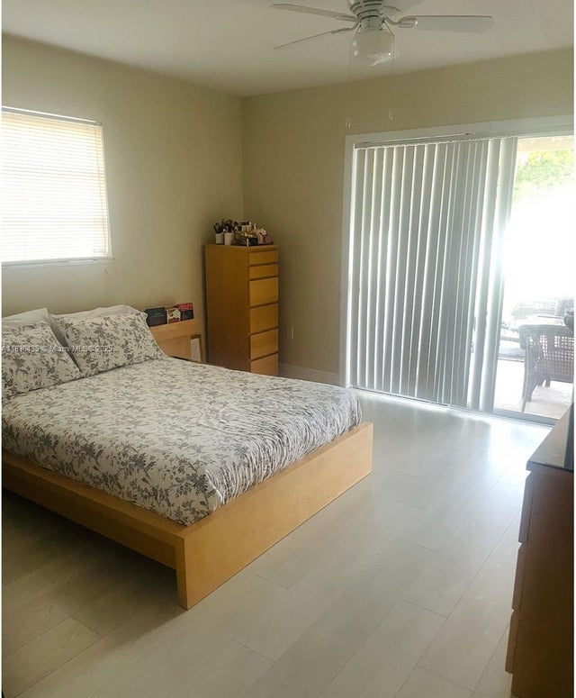 3 of 12 - 6790 Sw 10th Ct, Pembroke Pines, FL