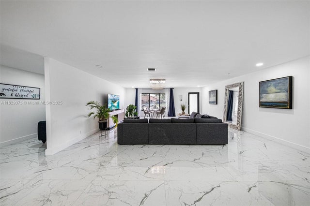 4 of 30 - 2101 Nw 14th Ave, Fort Lauderdale, FL
