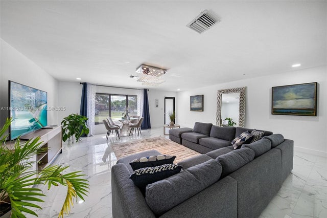 5 of 70 - 2101 Nw 14th Ave, Fort Lauderdale, FL