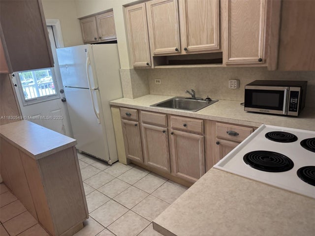 4 of 5 - 6580 Santona St A34, Coral Gables, FL