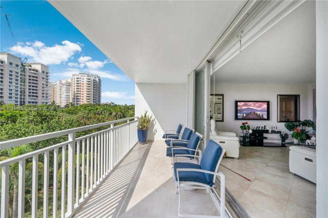 3 of 28 - 609 Ocean Dr 5h, Key Biscayne, FL