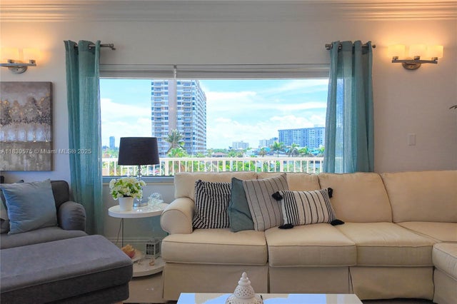 4 of 33 - 1950 S Ocean Dr 4e, Hallandale Beach, FL