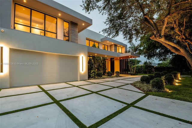 3 of 40 - 13075 Sw 82nd Ct, Pinecrest, FL