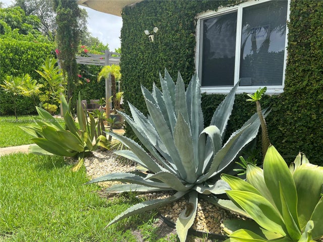 3 of 61 - 323 Nw 105th St, Miami, FL