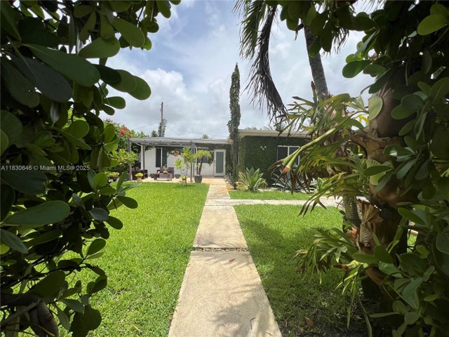 5 of 61 - 323 Nw 105th St, Miami, FL