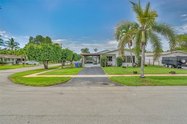 3 of 28 - 7500 Polk St, Hollywood, FL