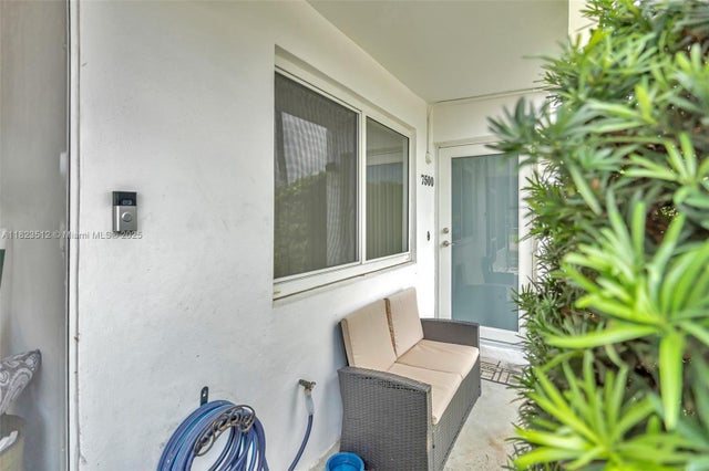 4 of 28 - 7500 Polk St, Hollywood, FL
