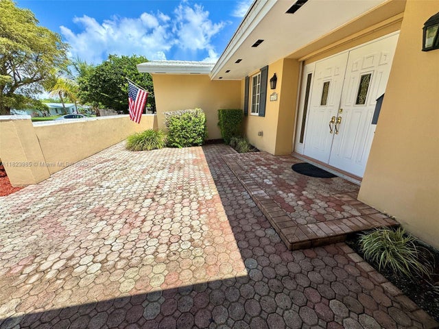 2 of 28 - 16225 Sw 88th Ave Rd, Palmetto Bay, FL