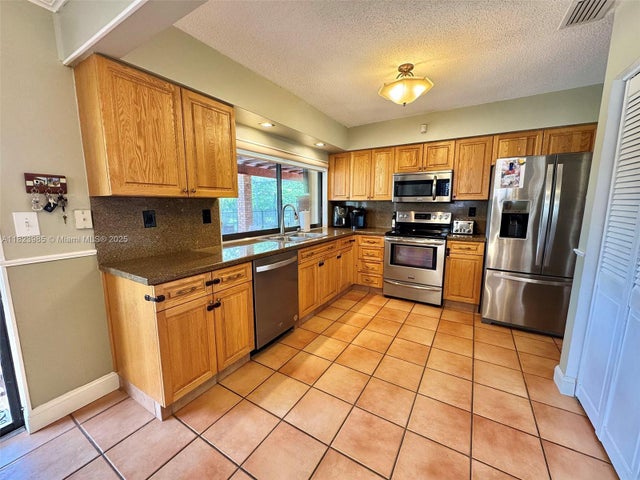 5 of 28 - 16225 Sw 88th Ave Rd, Palmetto Bay, FL