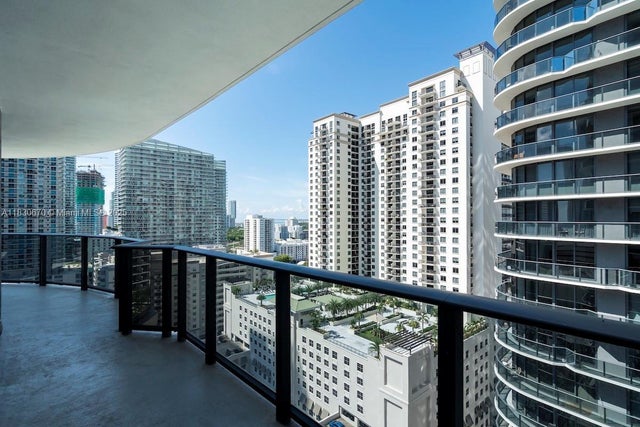 3 of 31 - 45 Sw 9th St 1906, Miami, FL