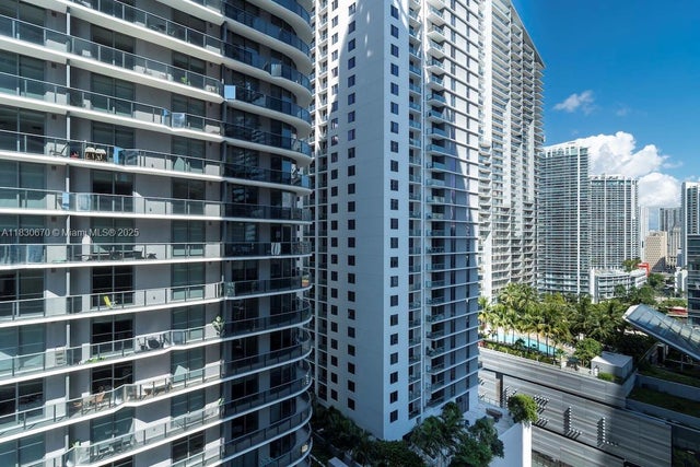 4 of 31 - 45 Sw 9th St 1906, Miami, FL