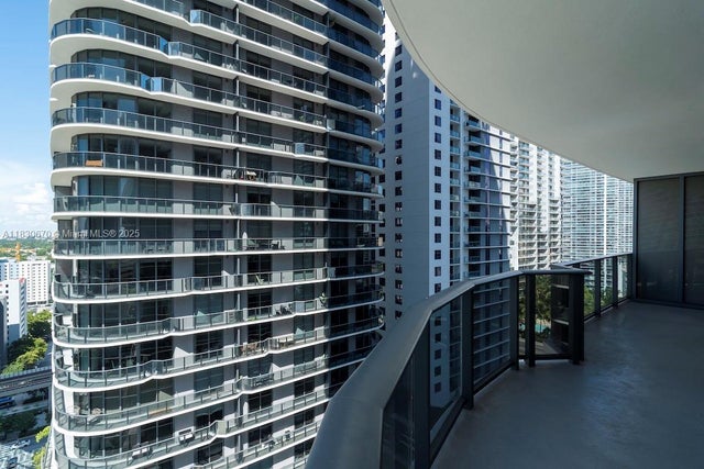 5 of 31 - 45 Sw 9th St 1906, Miami, FL